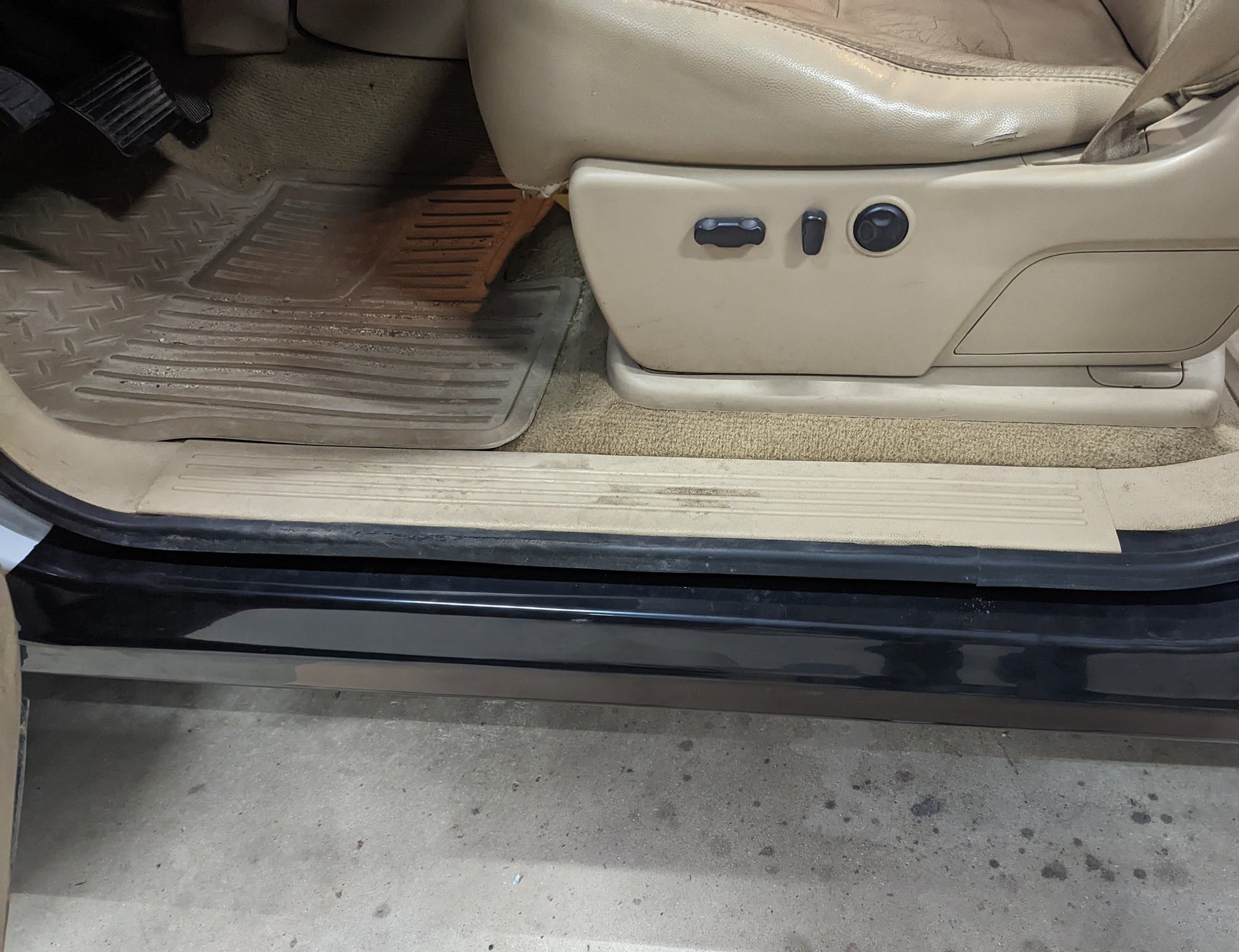 2007-2013 Silverado/Sierra Crew Cab, Slip On Rocker Panels + Cab Corner Covers